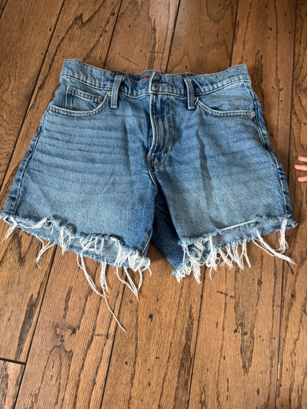 Women’s Lucky Brand 90’s Mom Shorts. 27